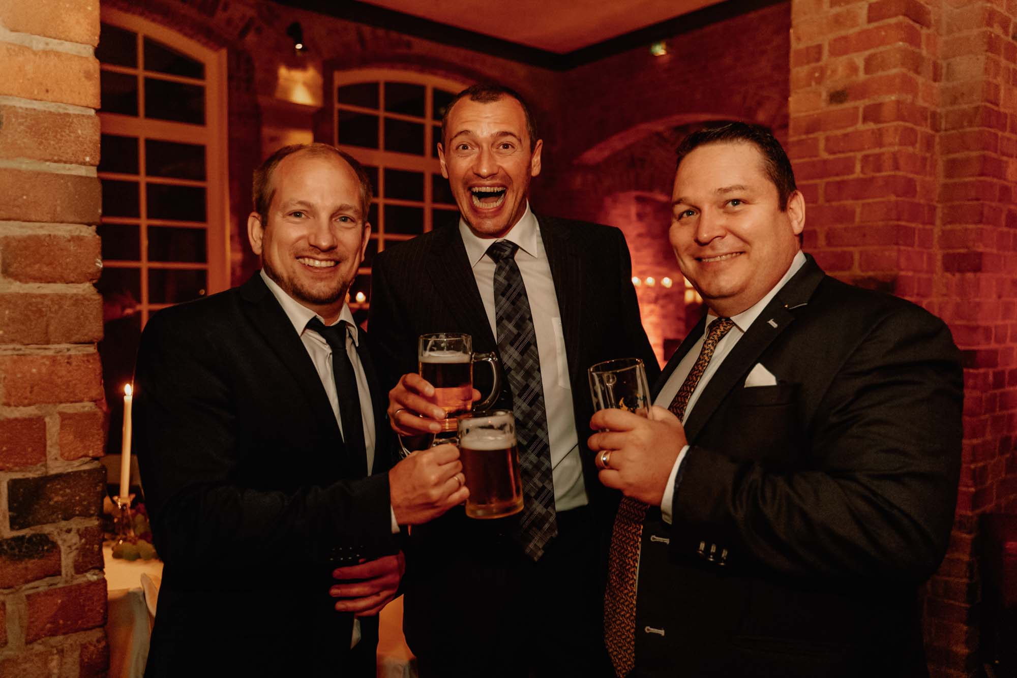 Hochzeitsfotograf Hannover – Hochzeit im Hardenbergschen Haus & Burg Königsworth Hochzeitsfotograf Hannover – Hochzeit im Hardenbergschen Haus & Burg Königsworth